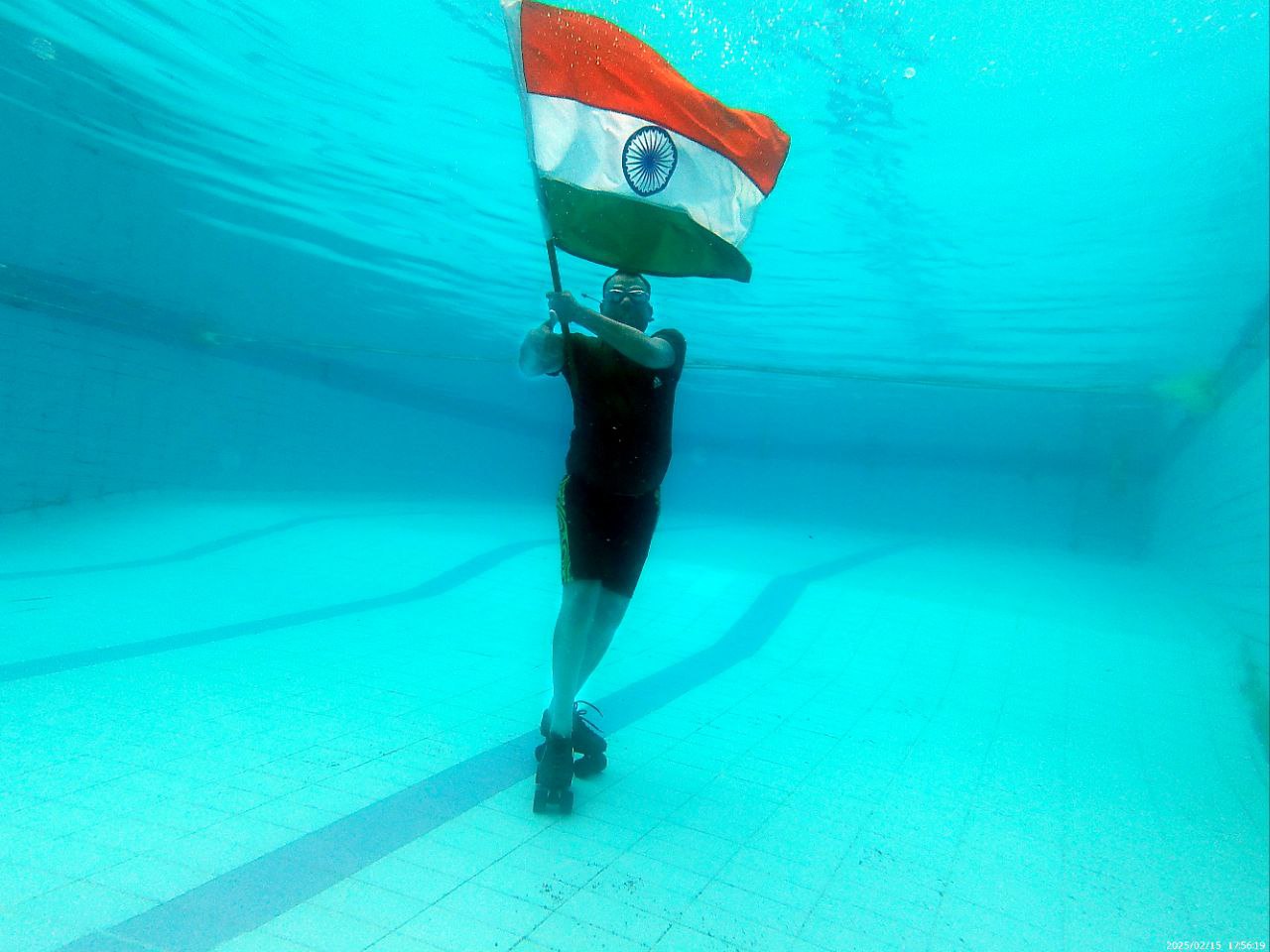 विदाऊट ऑक्सिजन स्केटिंग करत पोलीस जलतरण केंद्रात तिरंग्याला दिला सन्मान; 